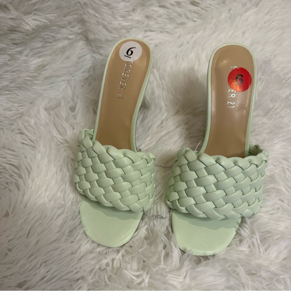 FOREVER 21 High heels Sandals Sage NEW